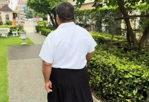 พ่อไปส่งลูกเรียนวันแรก แต่สิ่งที่พ่อทำ สงสัยกลัวลูกไม่มีเพื่อน