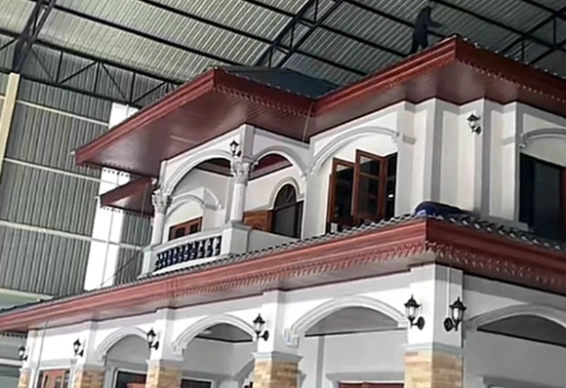 หมดปัญหาบ้านเจอแดดและฝน ใช้เงินแก้ปัญหา สร้างหลังคาคลุมทั้งหลัง