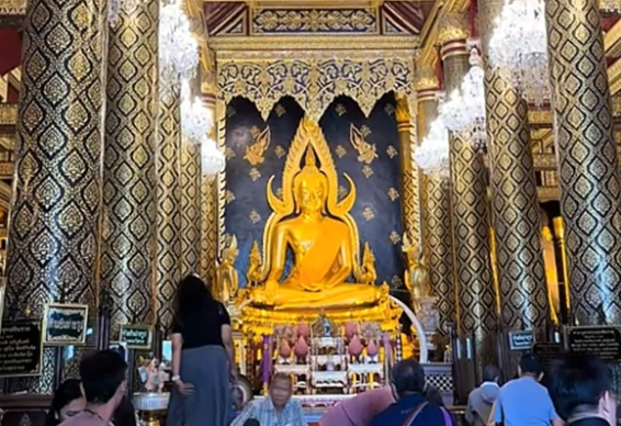หนุ่มไปทำบุญที่วัด ก่อนเงยหน้ามองข้างบน ไปอยู่ตรงนั้นได้ไงล่ะ