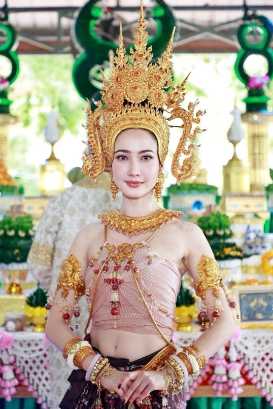 แต้ว ณฐพร สวยสง่าแบบไทย ๆ รำบวงสรวงที่คำชะโนด