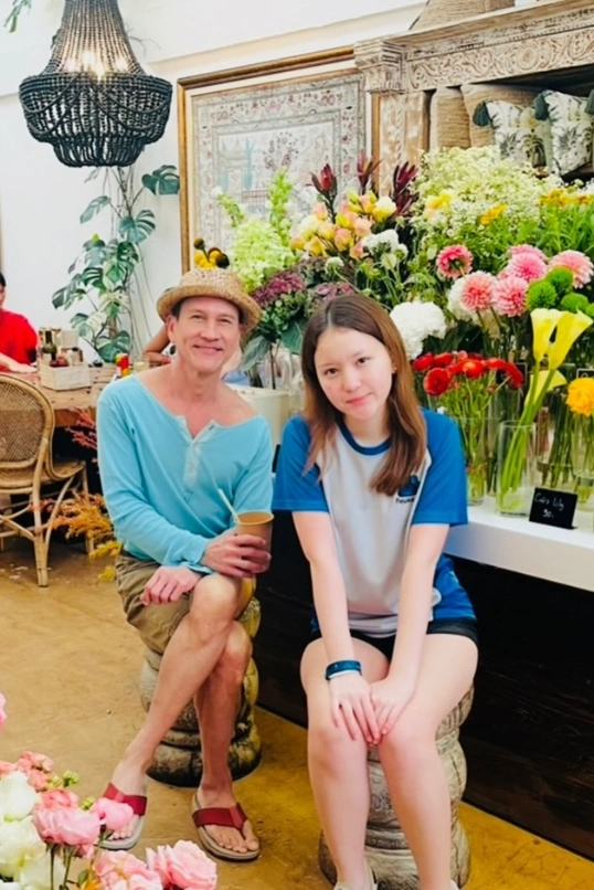 น้อย วงพรู เผยภาพคู่กับลูกสาว หลังเที่ยวพักผ่อนที่พังงาและภูเก็ต