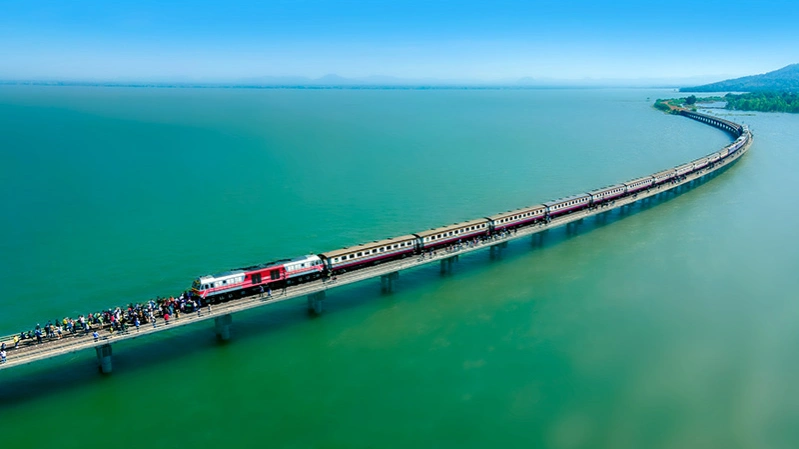 รถไฟลอยน้ำ 2569-2570 เขื่อนป่าสักชลสิทธิ์ เช็กวันเที่ยวและราคาตั๋ว