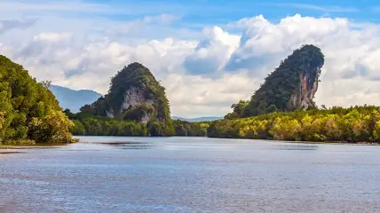 เขาขนาบน้ำ จ.กระบี่ ไปนั่งเรือหัวโทง ชมวิวภูเขาหินปูนกลางสายน้ำชิล ๆ