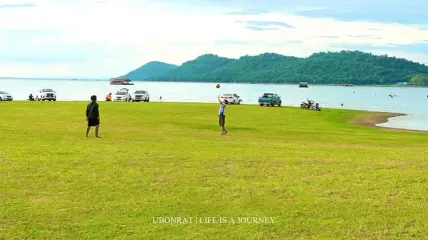 หาดโนนหนองใหญ่ เขื่อนอุบลรัตน์ ชวนไปนั่งชิลชมวิวริมน้ำ