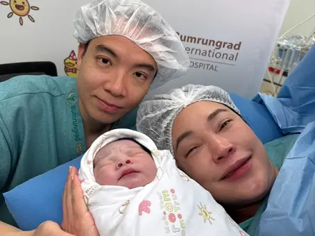 เมย์ พิชญ์นาฏ คลอดแล้ว เผยโฉมลูกชายคนแรก - บิ๊ก อัครวัช ดูแลไม่ห่าง