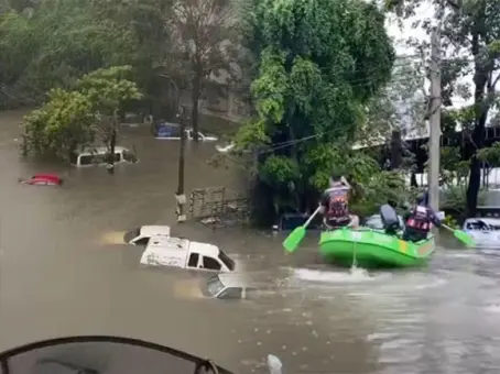 สลดน้ำท่วมแฟลตคลองจั่น ป้าเก็บของเก่า ถูกไฟดูดเสียชีวิต เตือนระวังไฟรั่วที่น้ำท่วม