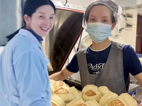 หมอตัดใจลาออก หลังทำงานมา 20 ปี ผันเปิดร้านซาลาเปา แม้ไม่ทรงเกียรติแต่แฮปปี้มาก