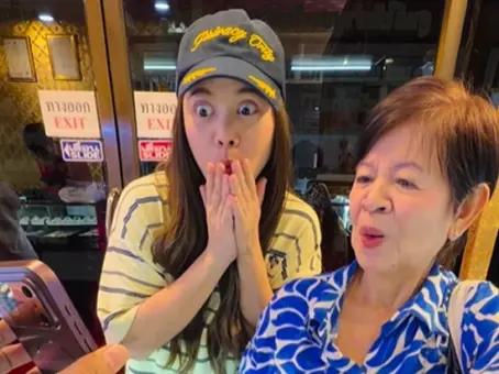 พิมพ์ พิมพ์มาดา พาแม่หลอมทอง เห็นราคาที่ร้านให้ ถึงกับตาโต ทั้งหมดนี่ได้เท่าไหร่
