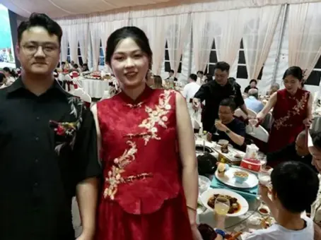 บ่าวสาวจีนพลิกงานแต่งแบบเดิม ๆ ตัดพิธีหรู แต่มีสิ่งหนึ่งทุ่มไม่อั้น แถมแขกได้เงินกลับบ้าน