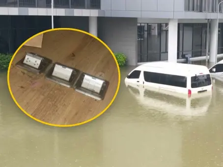 เปิดภาพความเสียหาย สมาคมฟุตบอลฯ หัวหมาก หลังน้ำทะลักท่วมชั้น 1 รถตู้จมน้ำ 4 คัน 