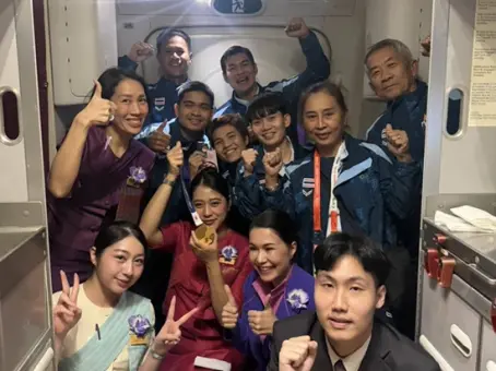 เปิดข้อความ กัปตัน-ลูกเรือ เขียนการ์ดต้อนรับนักกีฬา เทคบอล ฮีโร่ 3 ทอง กลับแผ่นดินไทย