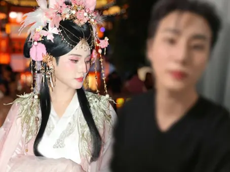 นักร้องดังอวดลุคสวย ในชุดจีนโบราณ ใครเห็นเป็นตะลึง เทียบลุคปกติ คนเดียวกัน !?