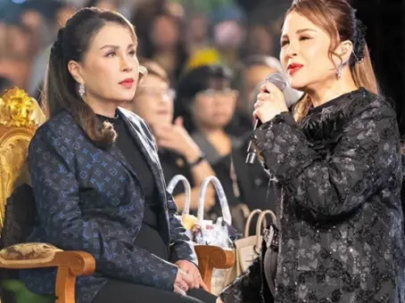 ทูลกระหม่อมหญิงอุบลรัตนฯ ทรงร่วมขับร้องเพลง จีบโลด ยังโสดอยู่ ณ สวนลุมฯ