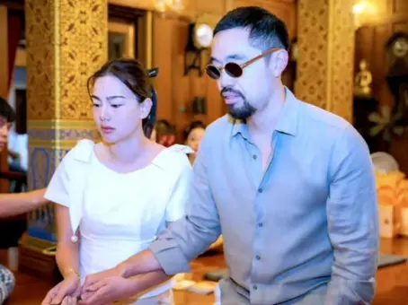 ดิว อริสรา ทำบุญกับวู้ดดี้ แต่คนหลุดโฟกัส เปลี่ยนนามสกุลเป็น "ล่ำซำ" แล้ว ?